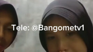 OmeTv 2 ABG Jilbab polos Sange Liat Kontol Gede