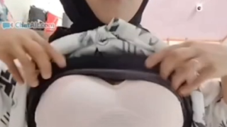 OmeTv Jilbab cantik Lagi jaga toko sange berani pamer toket gede