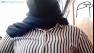 OmeTv Jilbab Tobrut Baju Belang Sange Di kantor