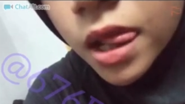 Ometv jilbab Cantik Polos Mau menemin coli